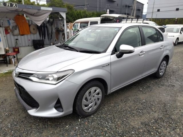 3703 Toyota Corolla axio NKE165 2018 г. (LUM Fukuoka Nyusatsu)